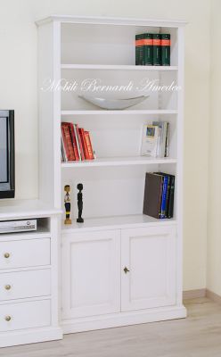 Mobile da soggiorno per Tv con libreria in legno massello stile classico e finitura laccata bianco anticato